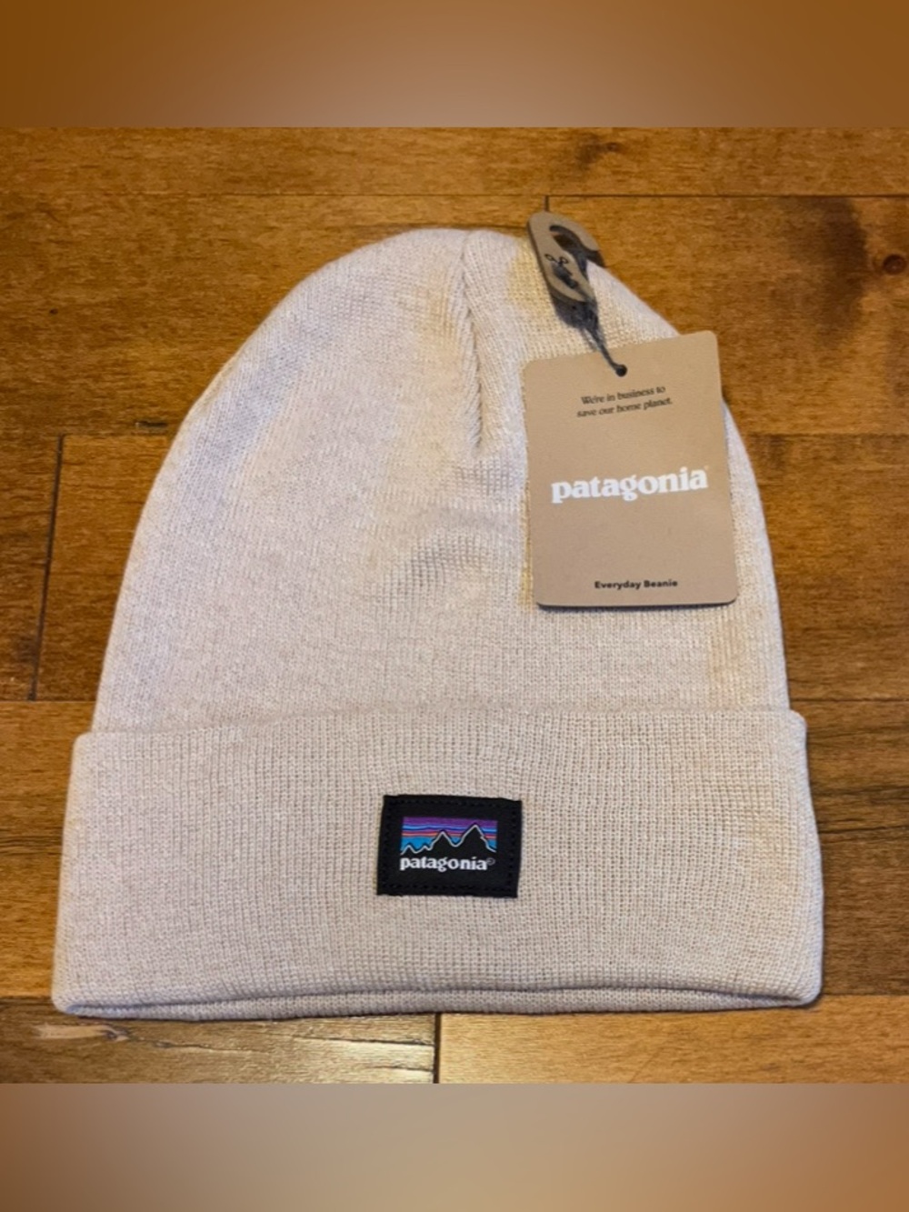 Patagonia tan knit logo beanie NWT fall winter hat unisex cozy outdoor style OS - Picture 2 of 5